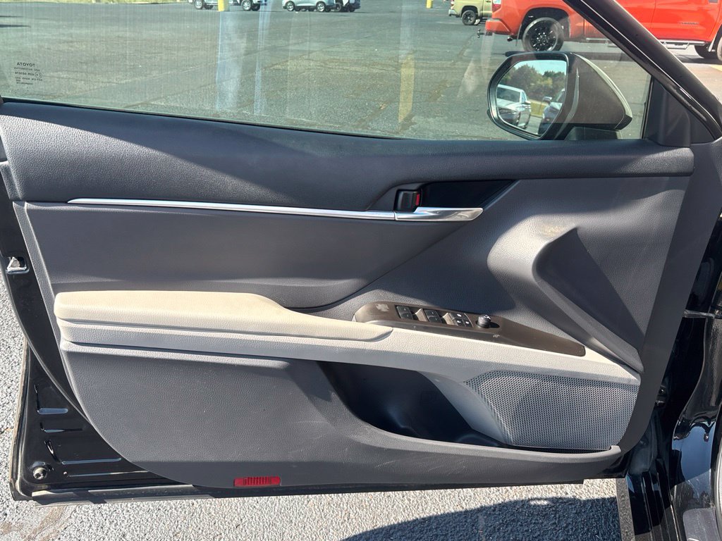 Used 2023 Toyota Camry LE FWD image 6