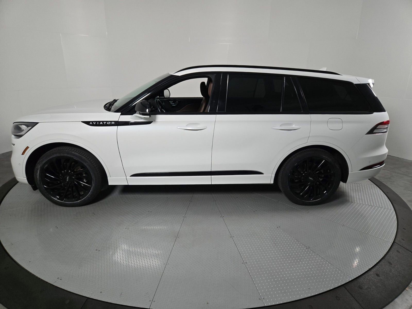 Used 2023 Lincoln Aviator Reserve w/ Equipment Group 201A image 31