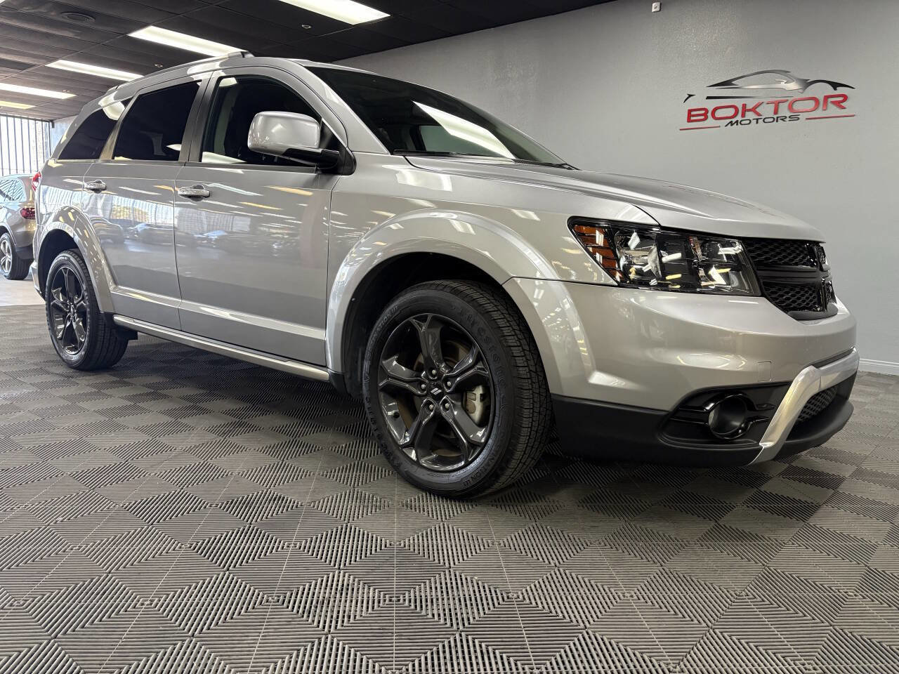 Used 2019 Dodge Journey Crossroad w/ Nav & Sun Group image 1