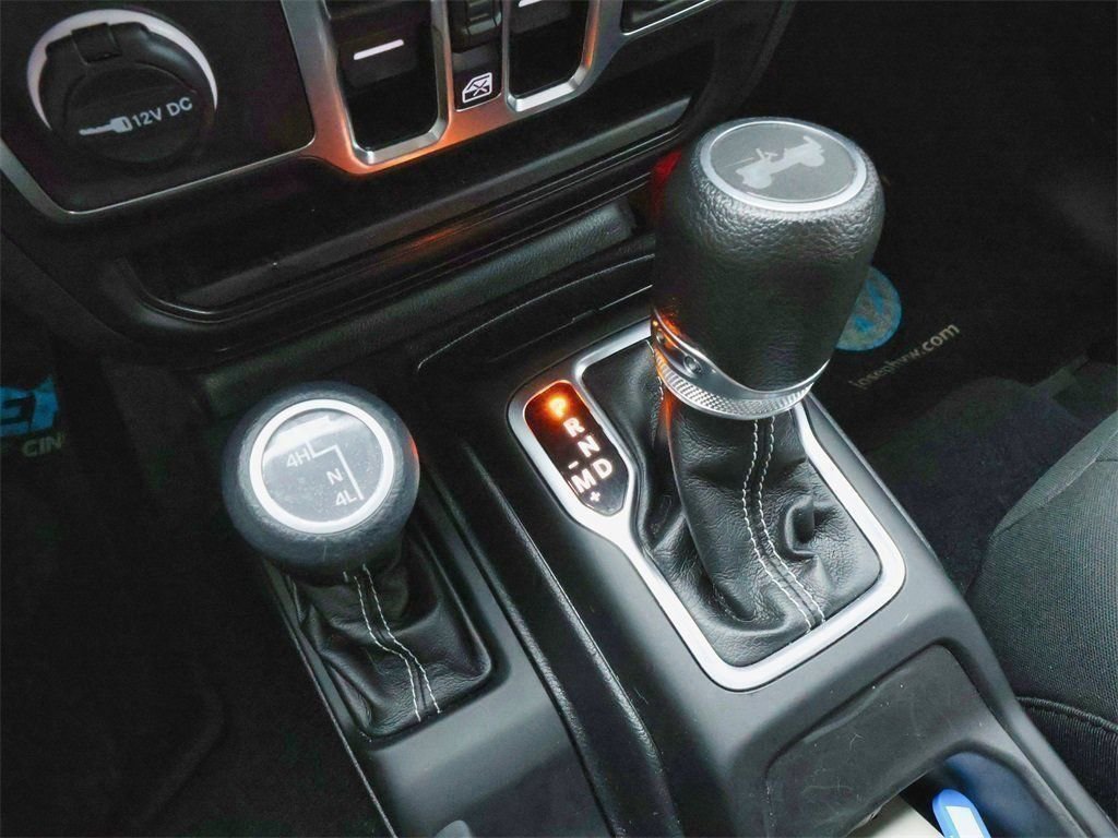Used 2023 Jeep Wrangler Unlimited Sahara AWD/4WD image 27
