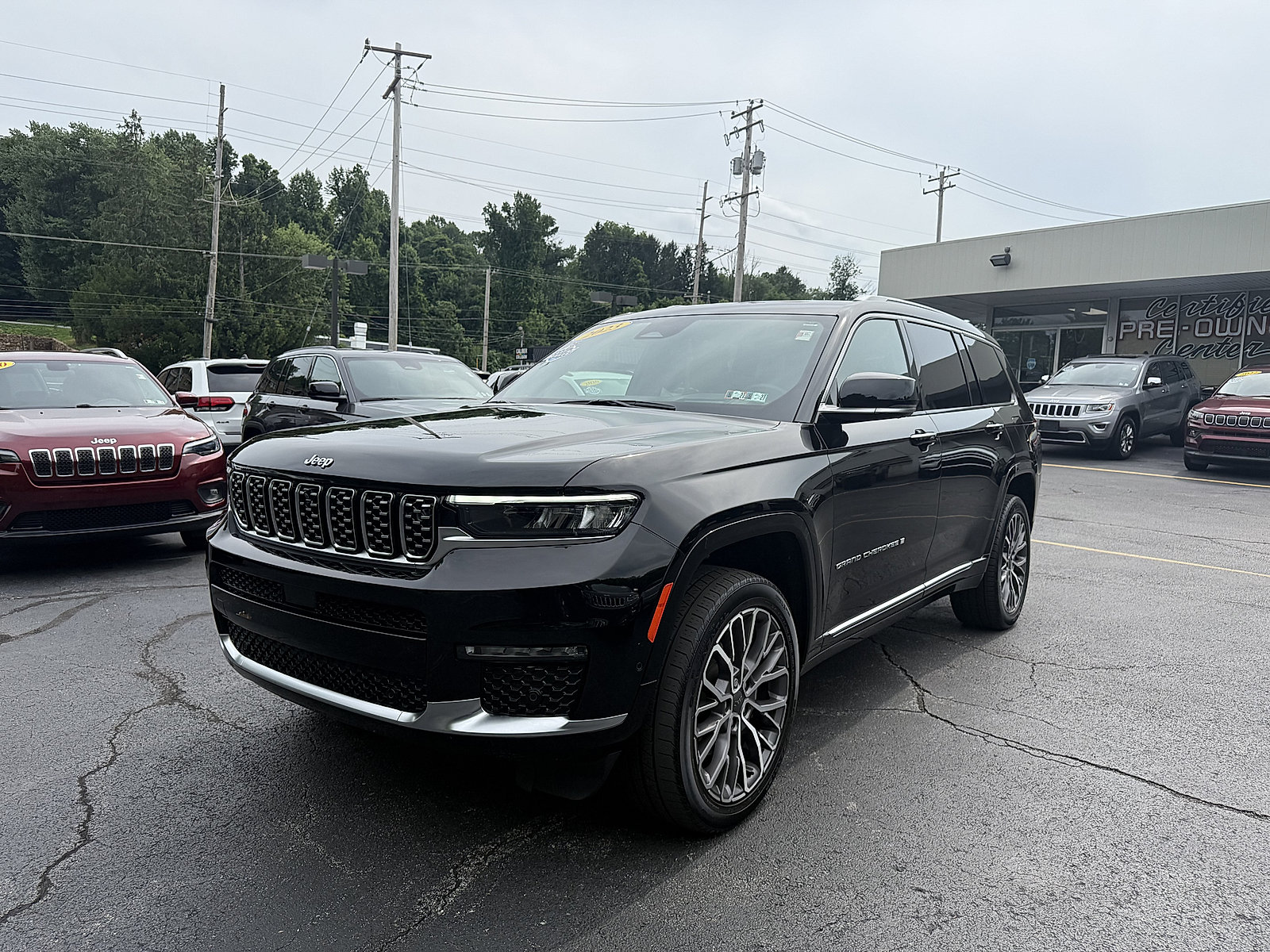 Used 2023 Jeep Grand Cherokee L Summit AWD/4WD image 3