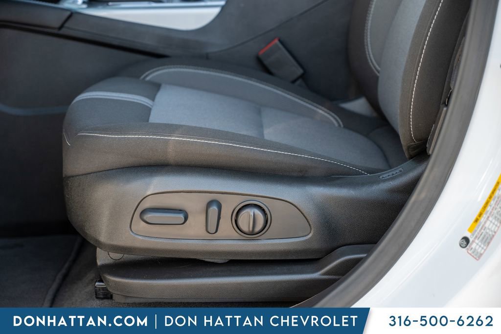 Used 2025 Chevrolet Blazer LT AWD/4WD image 19