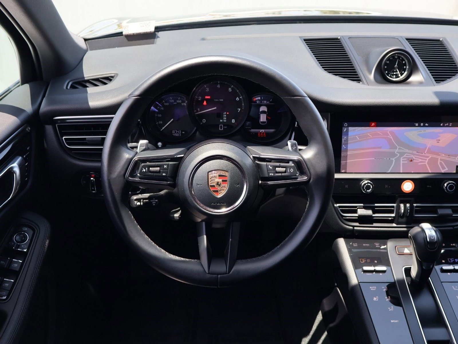 Certified 2024 Porsche Macan AWD/4WD image 15
