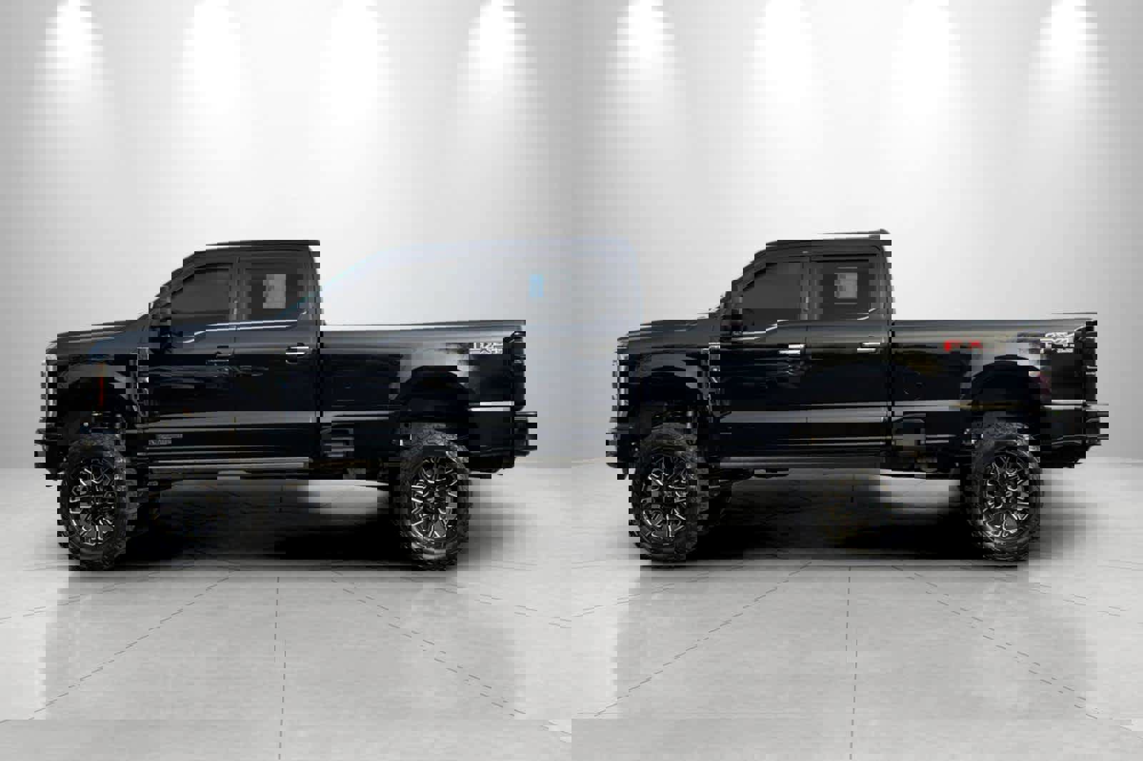 Used 2024 Ford F350 Platinum w/ FX4 Off-Road Package image 5