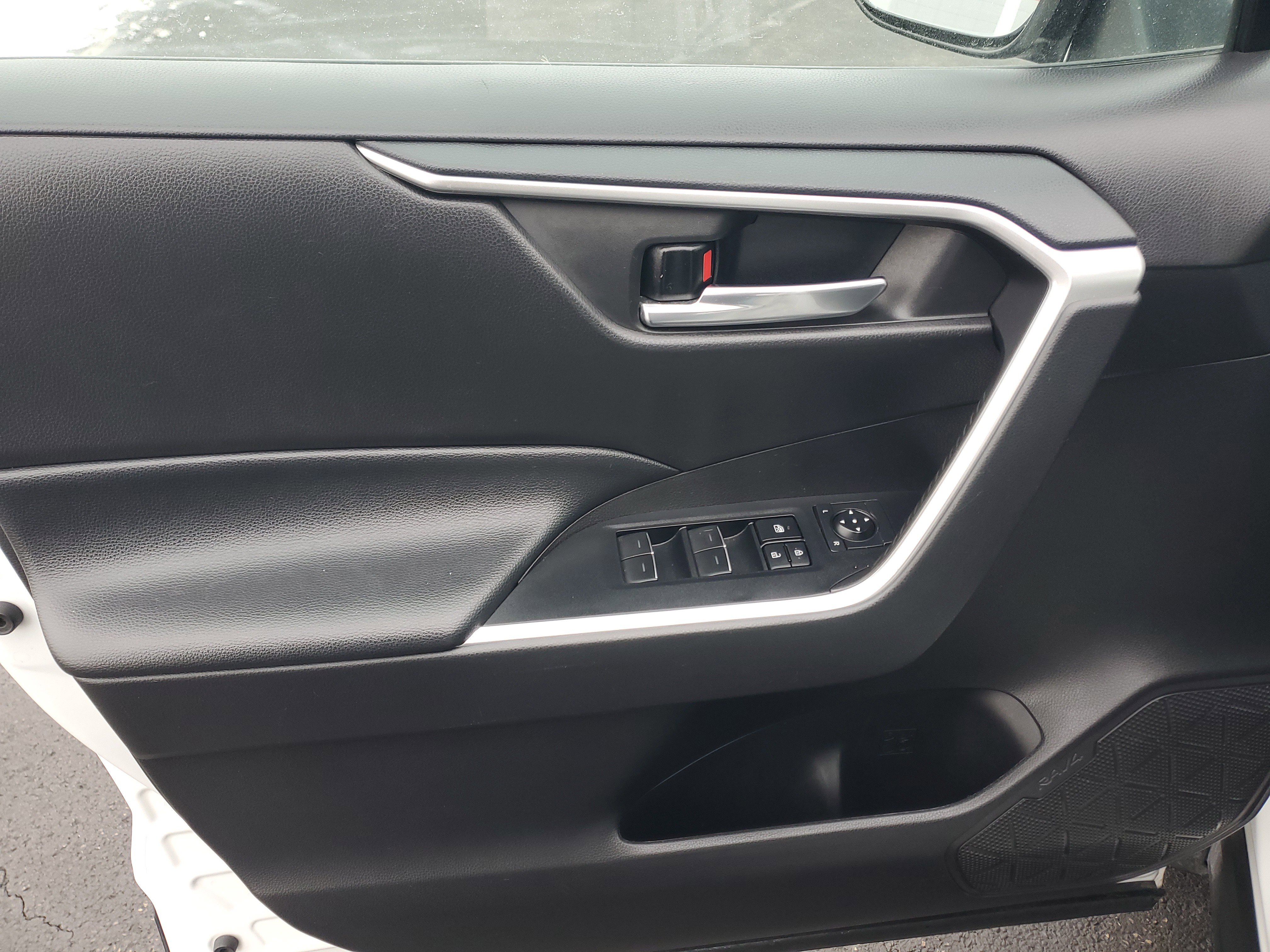 Certified 2022 Toyota RAV4 XLE image 17