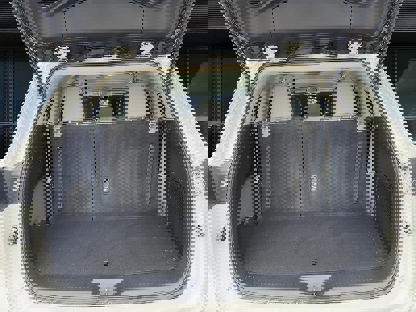 Used 2023 Toyota Highlander LE image 10