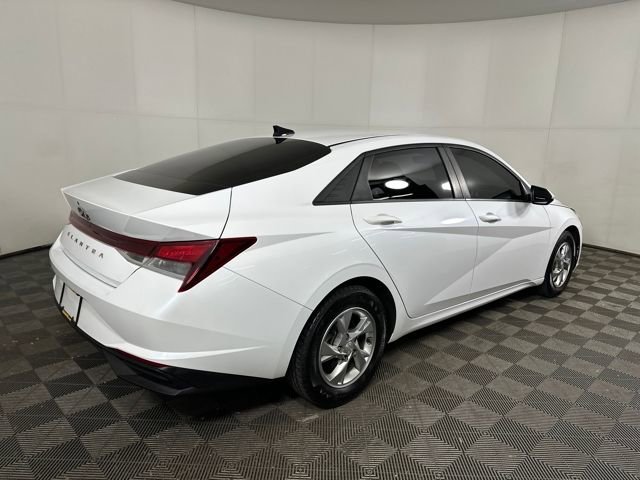 Used 2021 Hyundai Elantra SE image 3