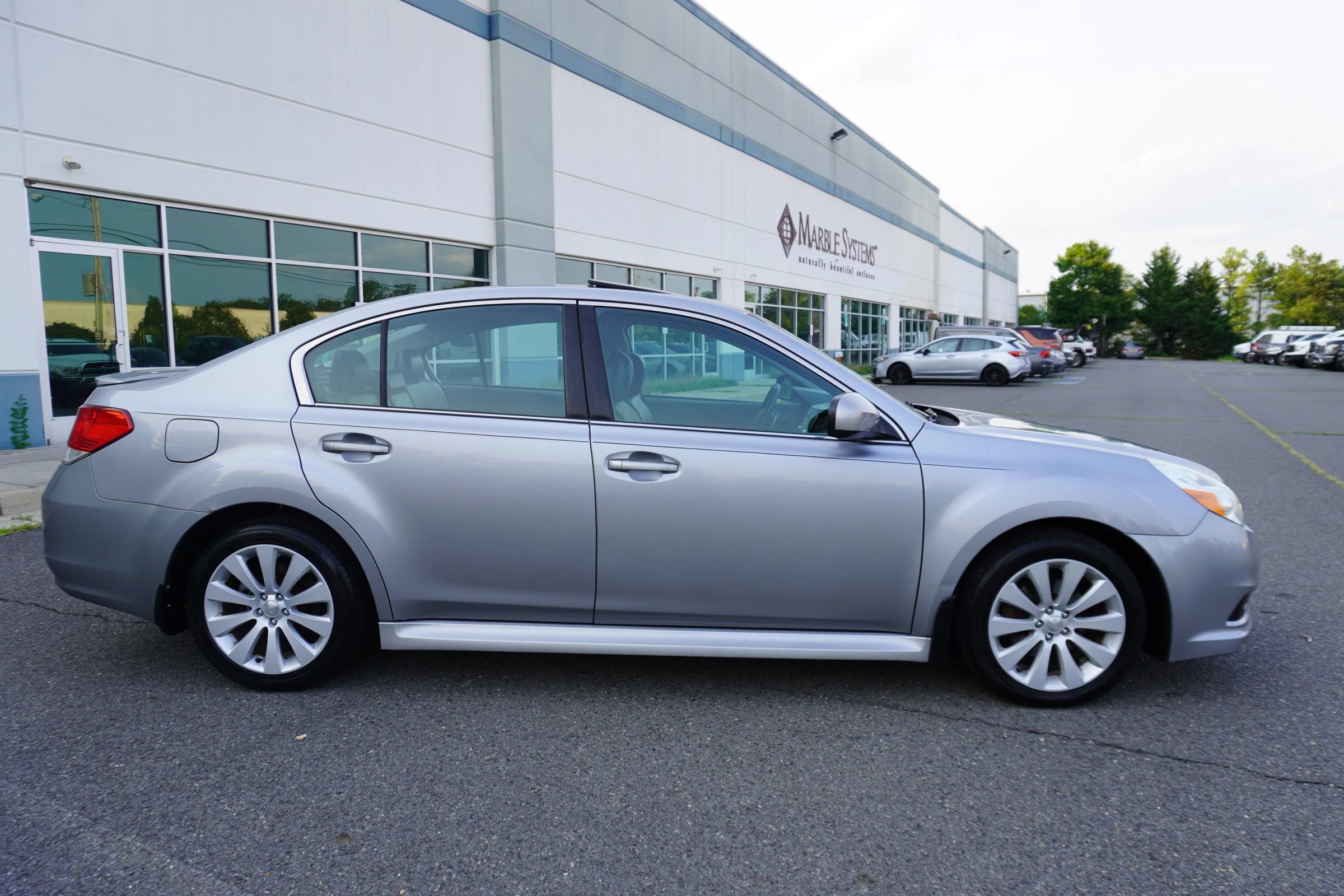 Used 2010 Subaru Legacy 2.5i Limited AWD/4WD image 8