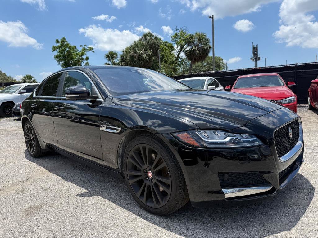 Used 2017 Jaguar XF Prestige RWD image 3