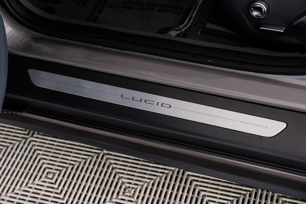 Used 2024 Lucid Air Touring image 39