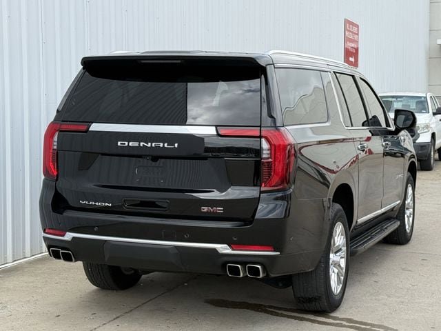Used 2025 GMC Yukon XL Denali AWD/4WD image 4