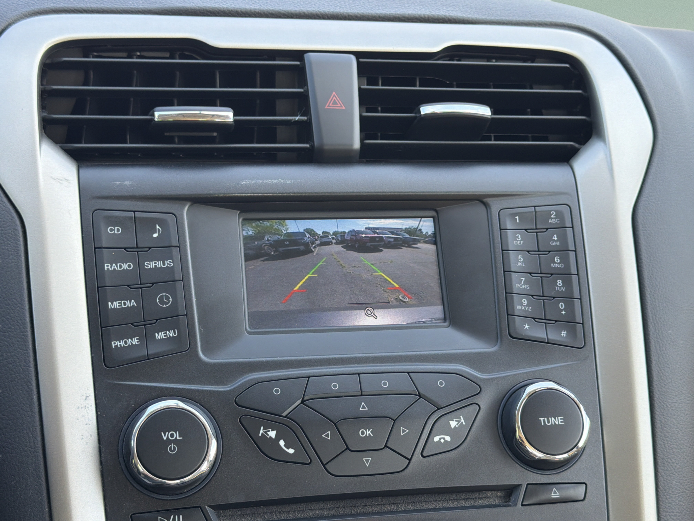 Used 2015 Ford Fusion SE FWD image 10