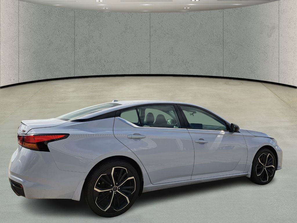 Used 2024 Nissan Altima 2.5 SR w/ SR Premium Package image 5