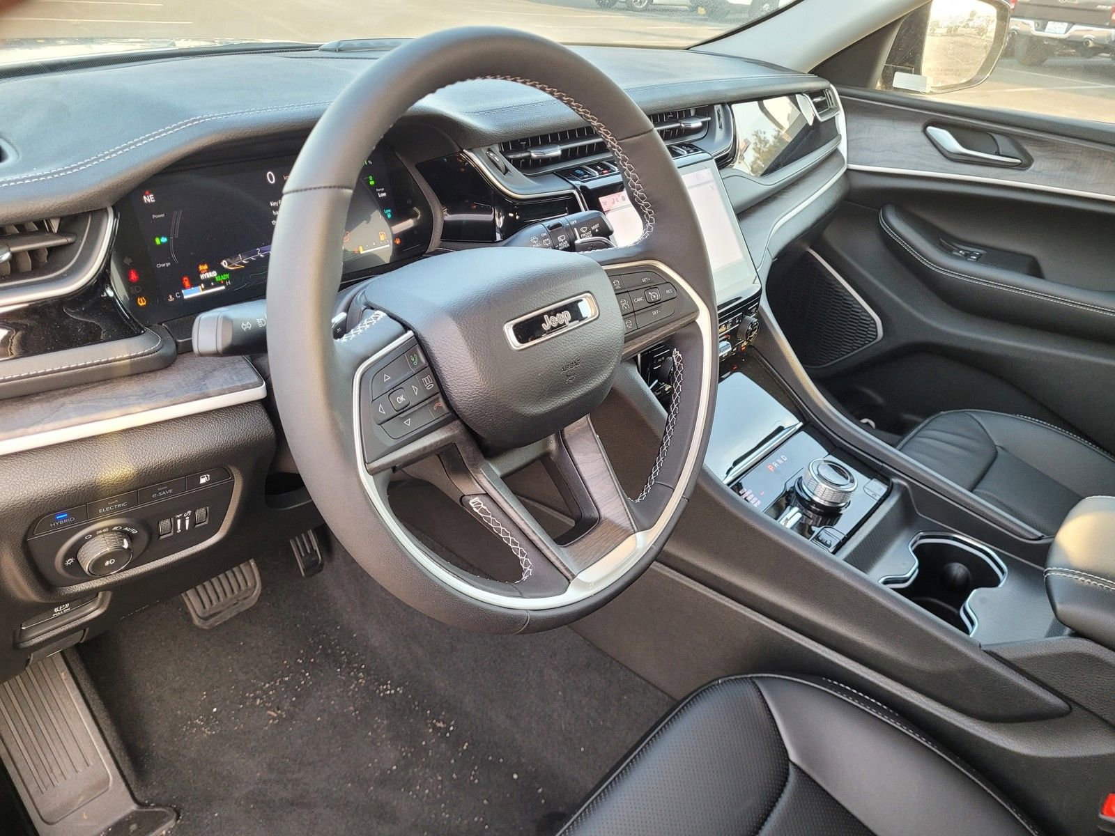 New 2024 Jeep Grand Cherokee Limited 4xe w/ Luxury Tech Group II image 11