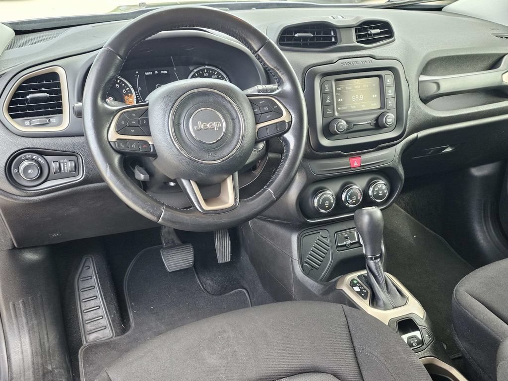 Used 2017 Jeep Renegade Latitude FWD image 40
