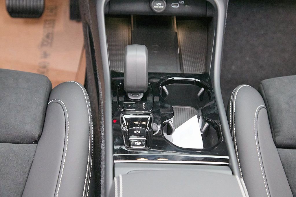 New 2026 Volvo XC40 B4 Plus w/ Climate Package FWD image 27
