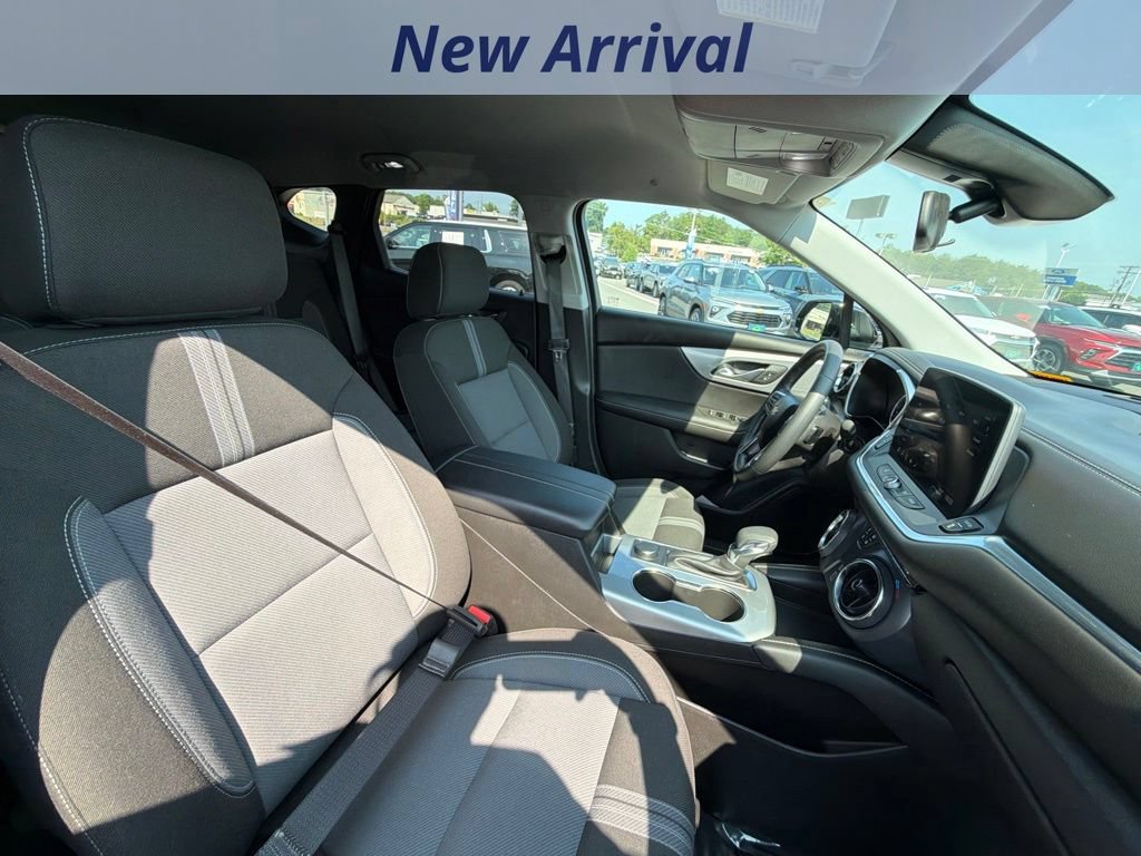 Used 2025 Chevrolet Blazer LT FWD image 4