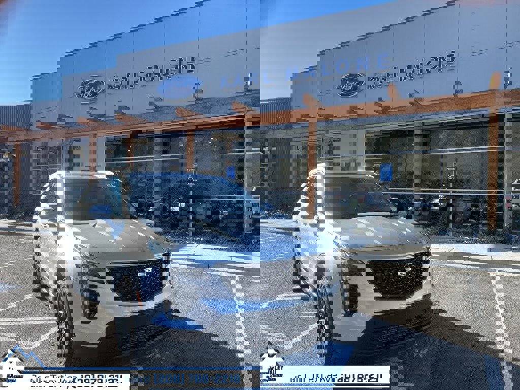 Used 2022 Cadillac XT4 Luxury w/ Cold Weather Package image 1