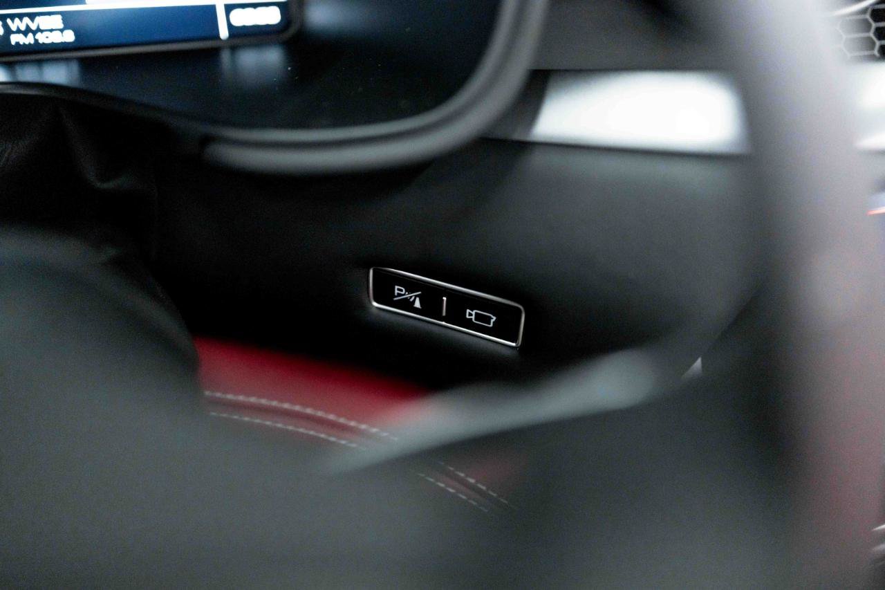 Used 2020 Ferrari Portofino RWD image 76