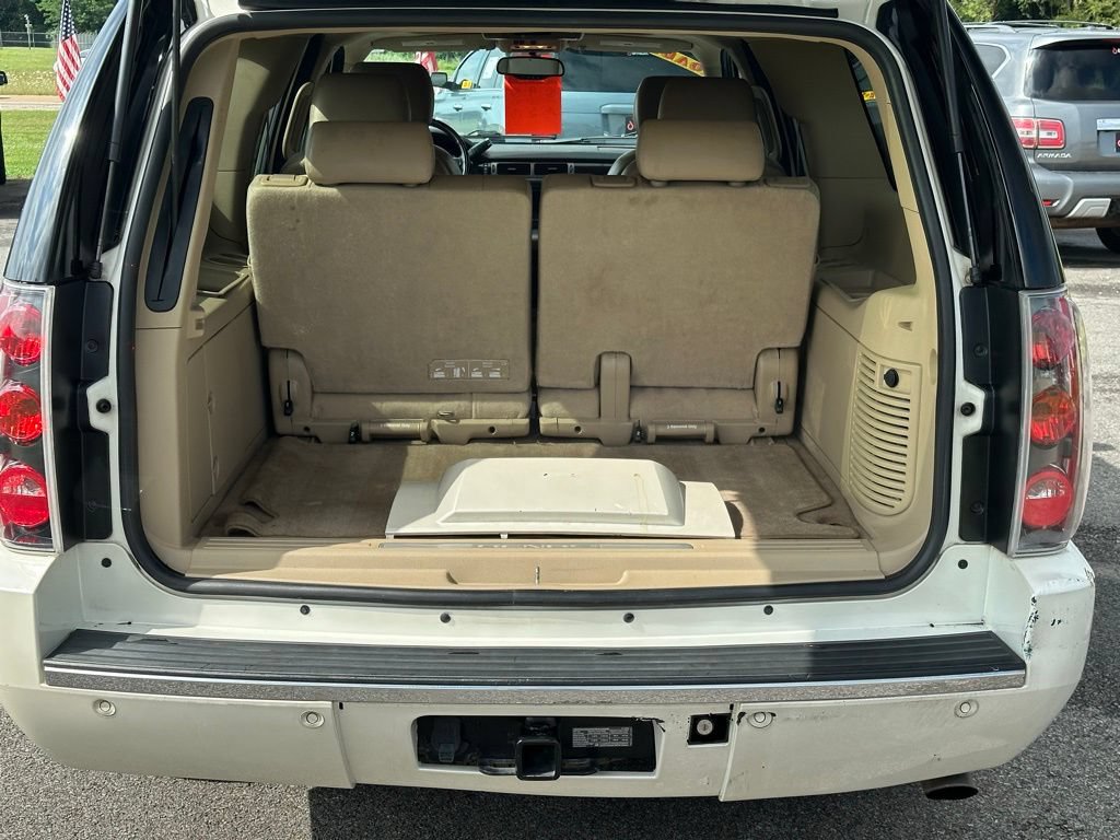 Used 2011 GMC Yukon XL Denali RWD image 8