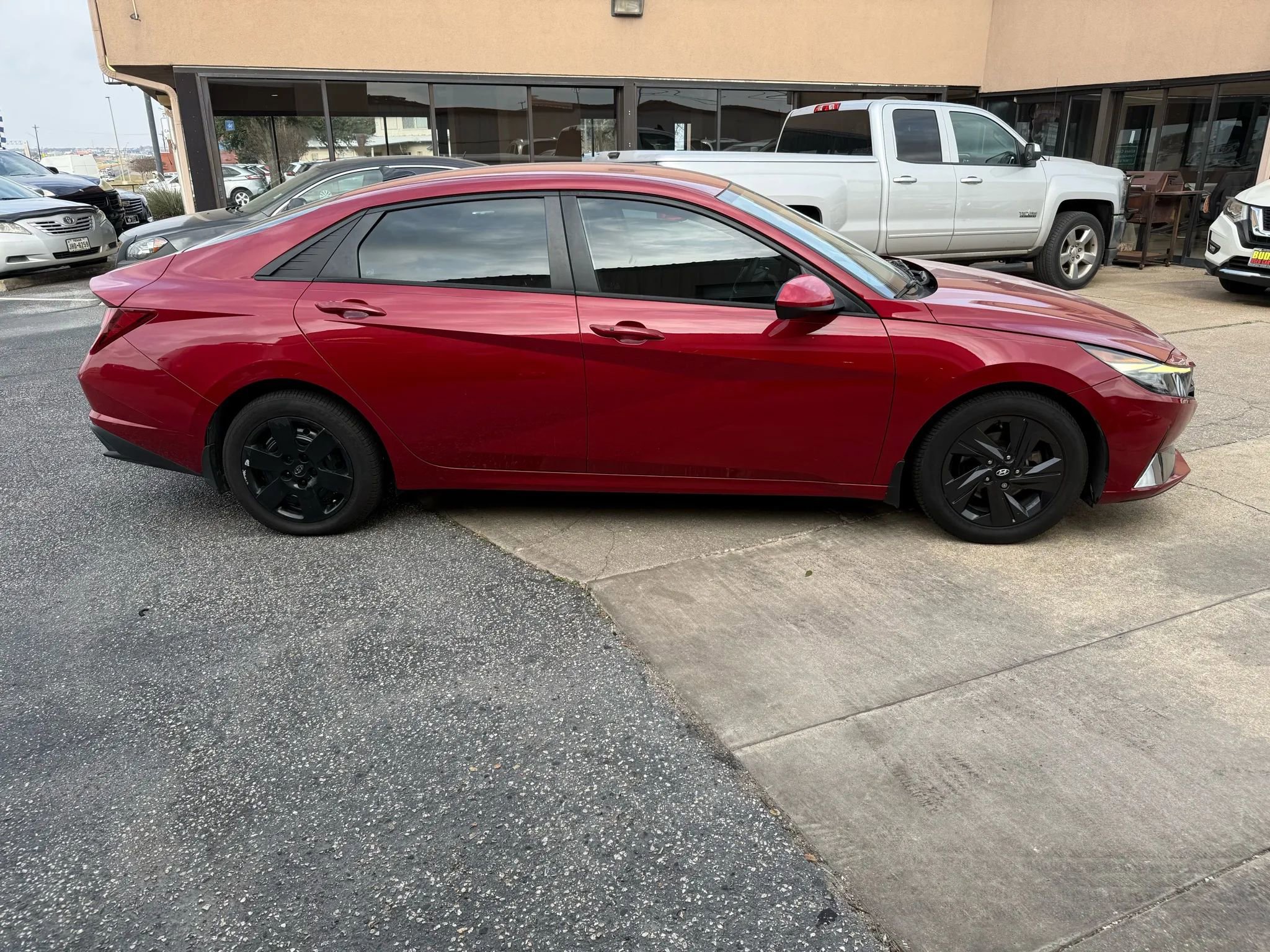 Used 2021 Hyundai Elantra SEL image 4