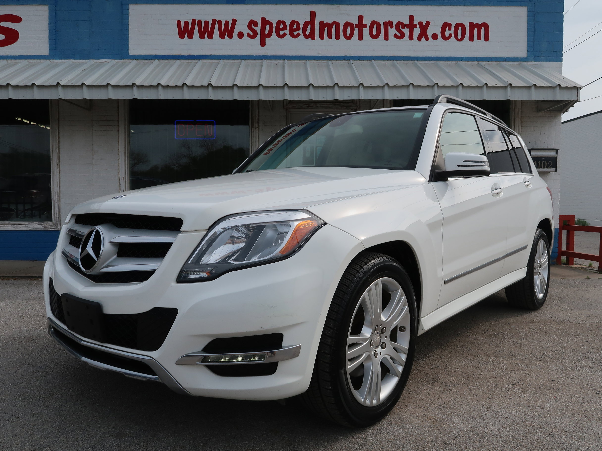 Used 2015 Mercedes-Benz GLK 250 BlueTEC 4MATIC image 5