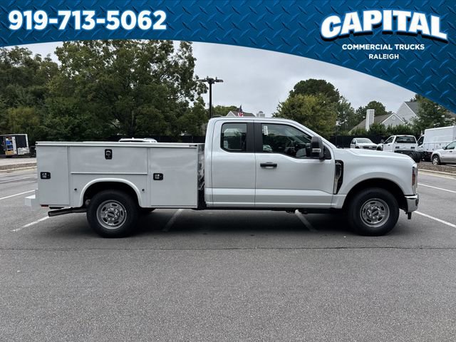 New 2025 Ford F250 XL w/ XL Chrome Package image 9