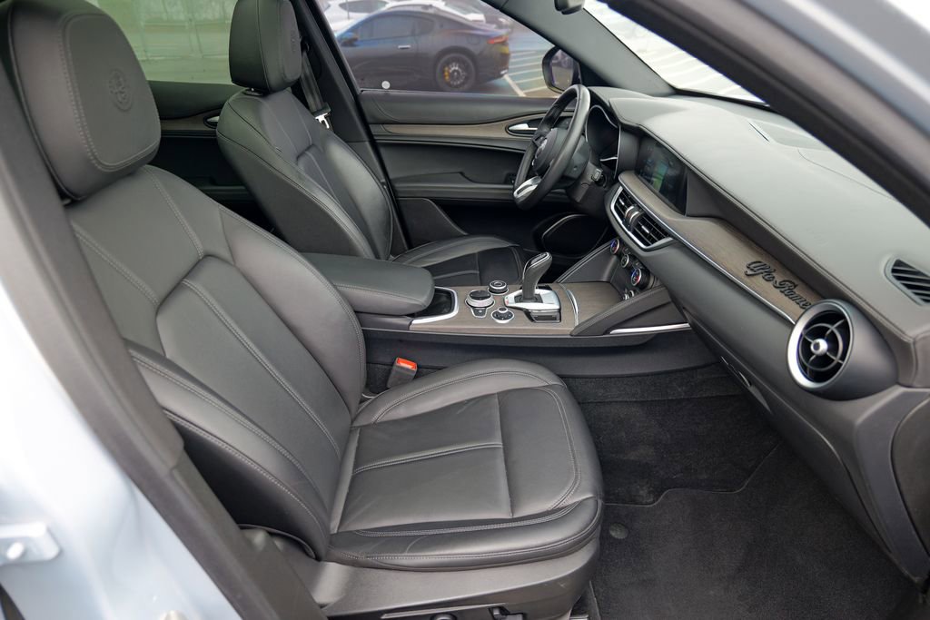 Used 2022 Alfa Romeo Stelvio Ti image 37