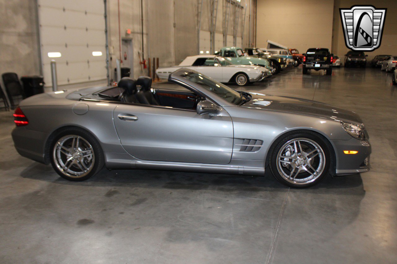 Used 2011 Mercedes-Benz SL 550 image 6