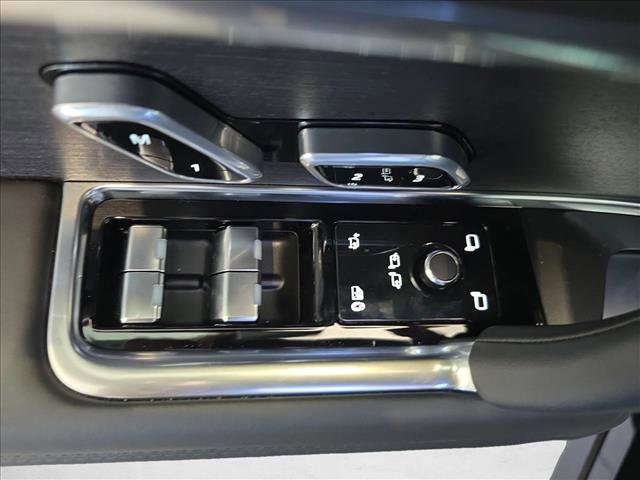 New 2025 Land Rover Range Rover Long Wheelbase SE image 28