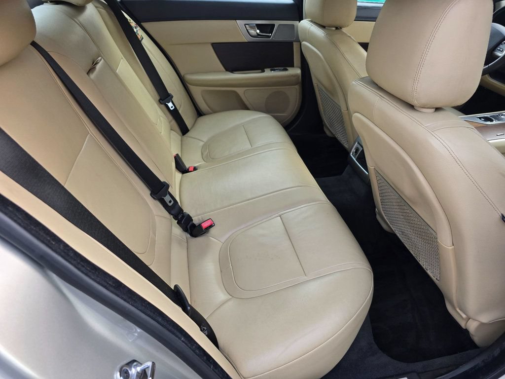 Used 2012 Jaguar XF RWD image 14