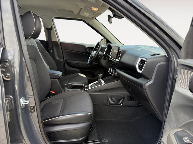 Used 2023 Hyundai Venue Limited w/ Cargo Package image 15