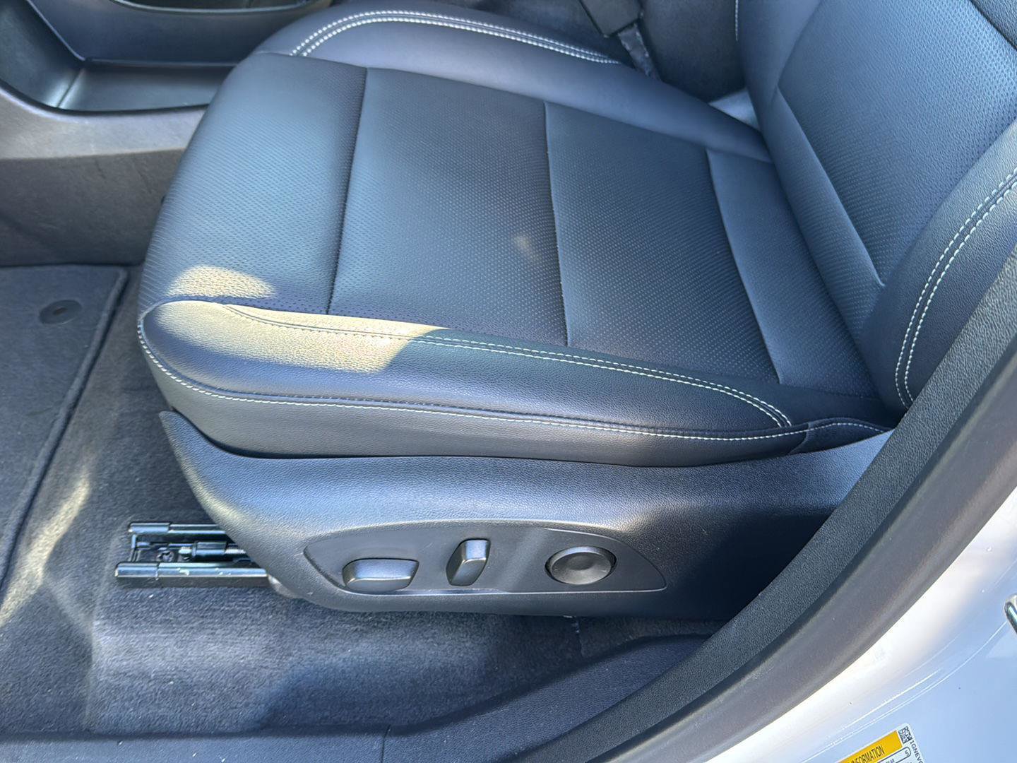 Used 2025 Chevrolet Traverse LT image 26