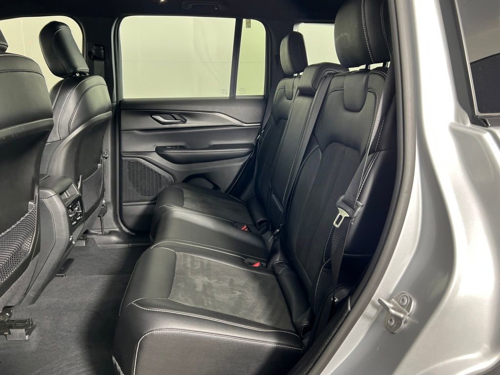 Used 2023 Jeep Grand Cherokee Altitude image 17