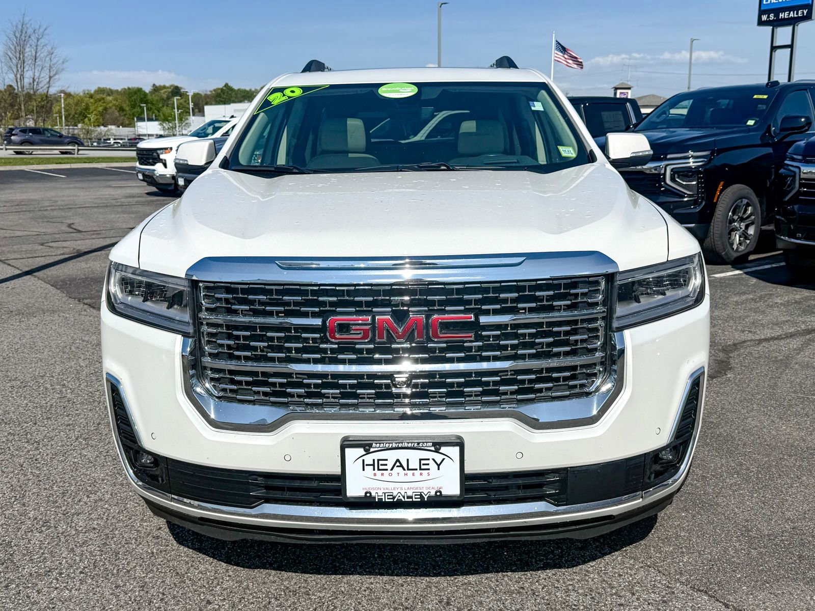 Used 2020 GMC Acadia Denali w/ Technology Package AWD/4WD image 2