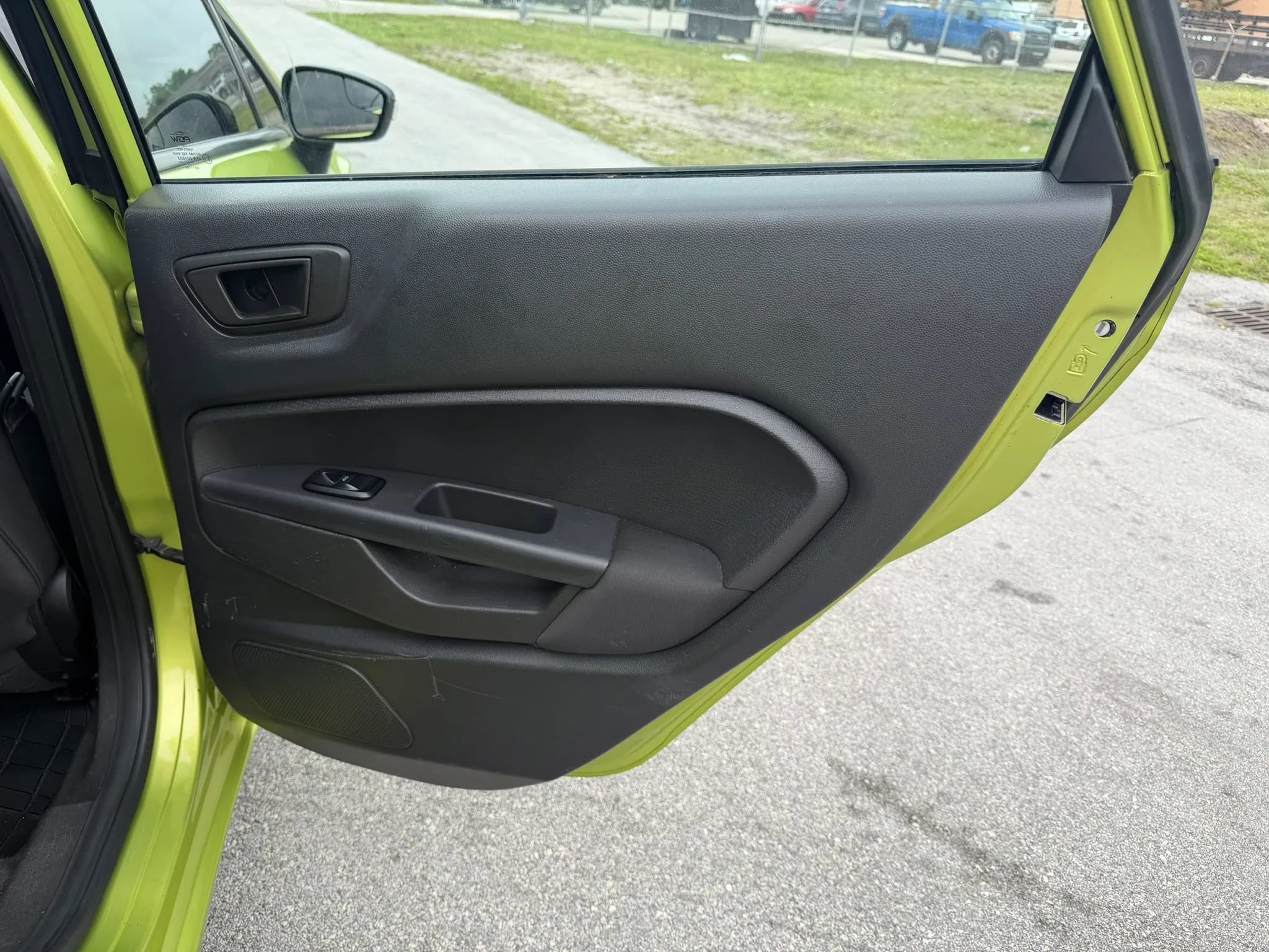 Used 2013 Ford Fiesta SE image 30