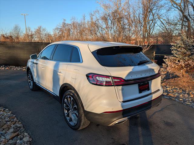 Used 2023 Lincoln Nautilus Reserve image 3