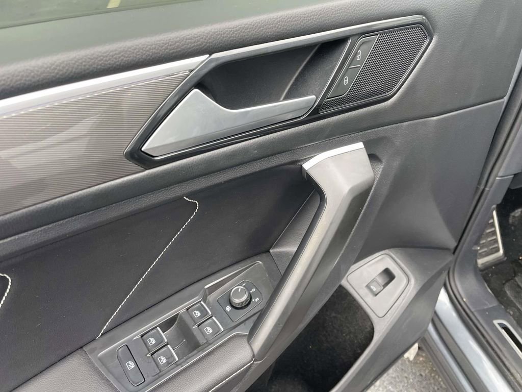 Used 2024 Volkswagen Tiguan SE R-Line w/ MDO Package, Three-Row image 28