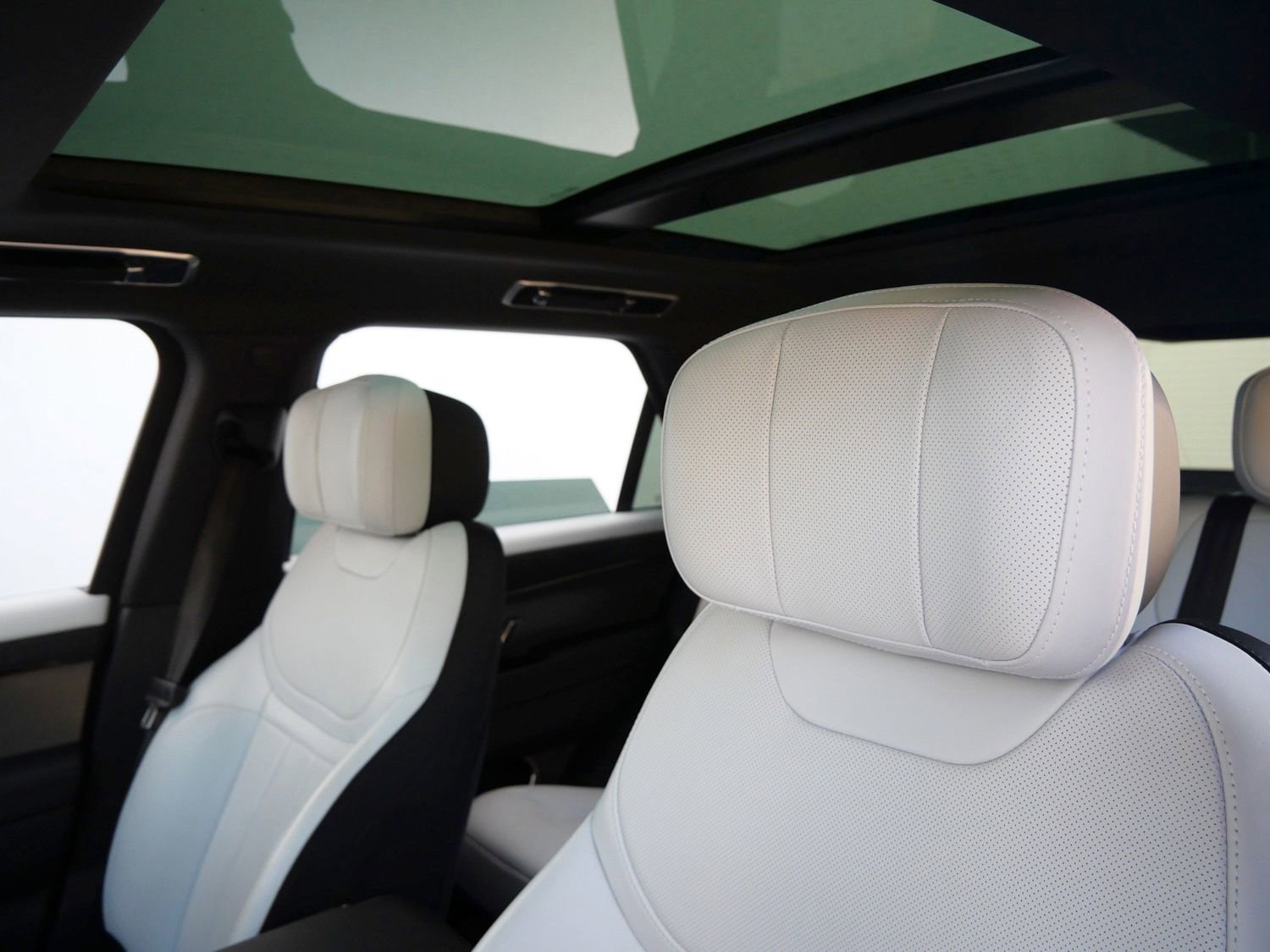 Used 2025 Land Rover Range Rover Sport Dynamic SE image 15