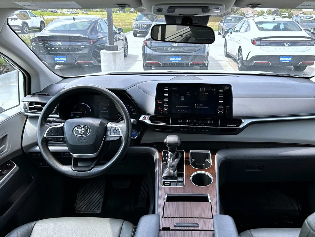 Used 2021 Toyota Sienna LE FWD image 13