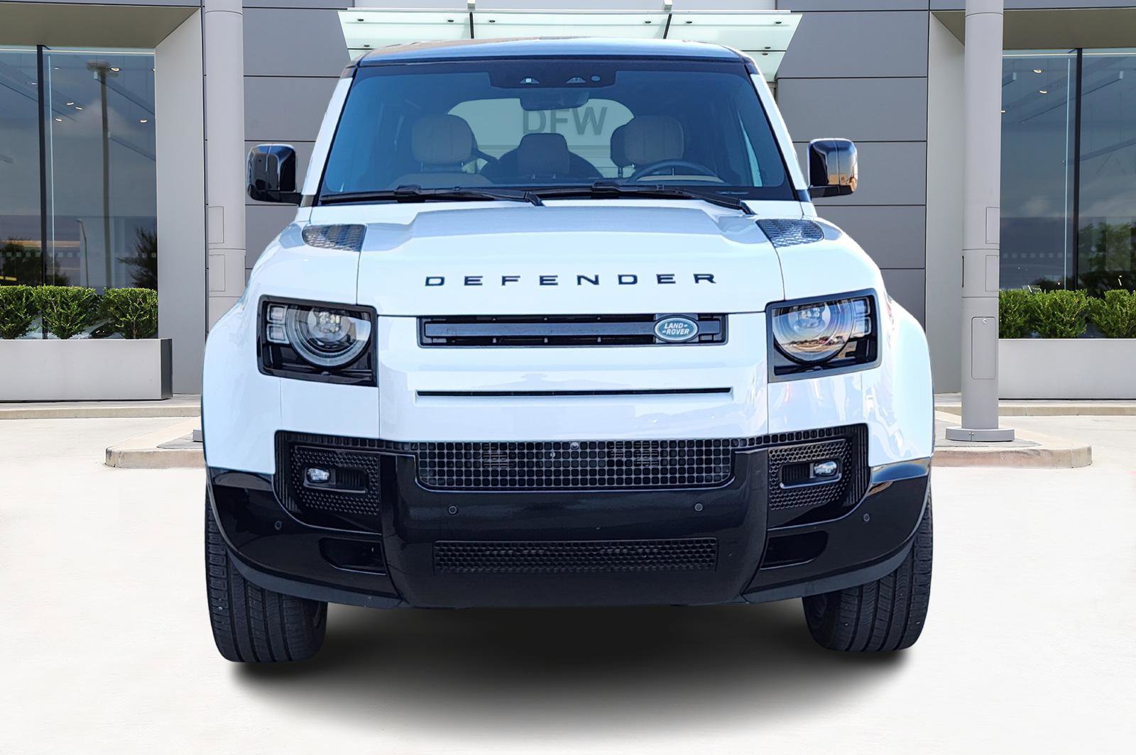 Certified 2025 Land Rover Defender 110 V8 image 2