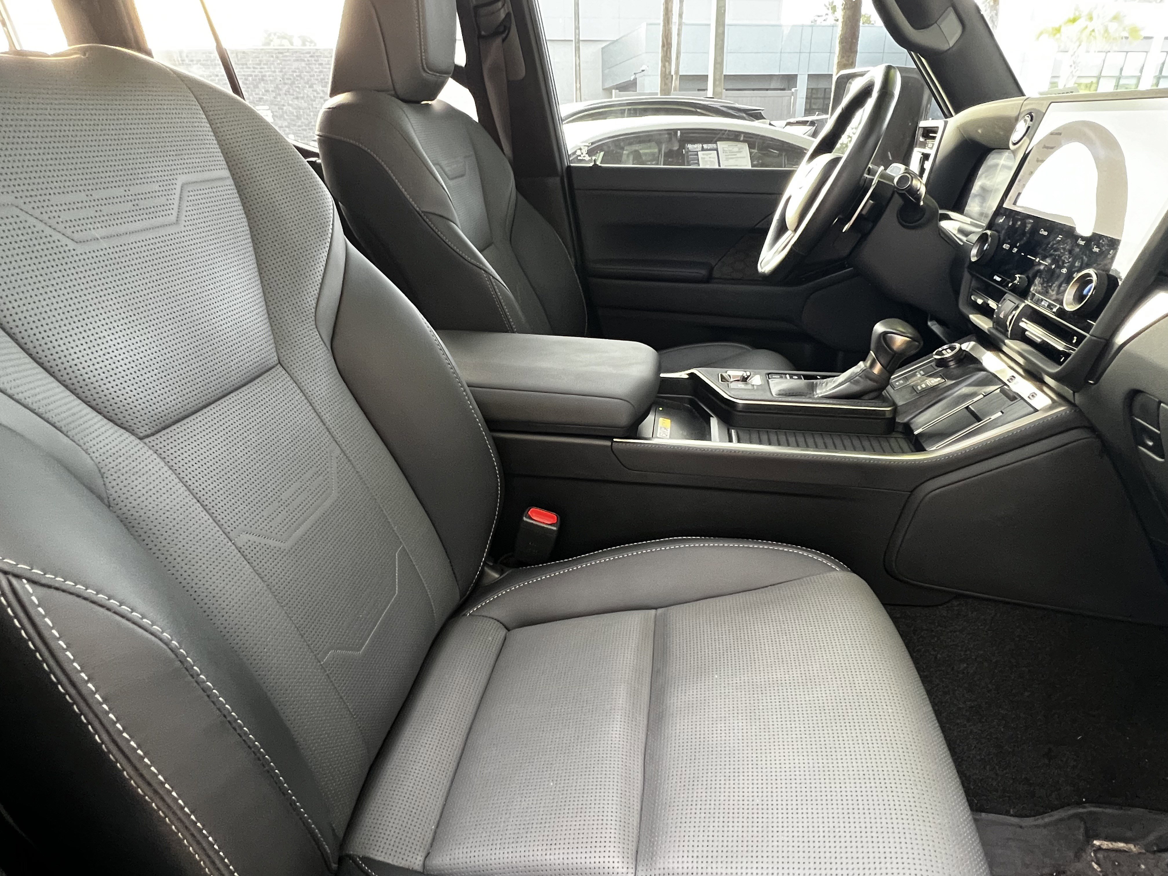 Used 2025 Lexus GX 550 w/ Accessory Package (2T) AWD/4WD image 45