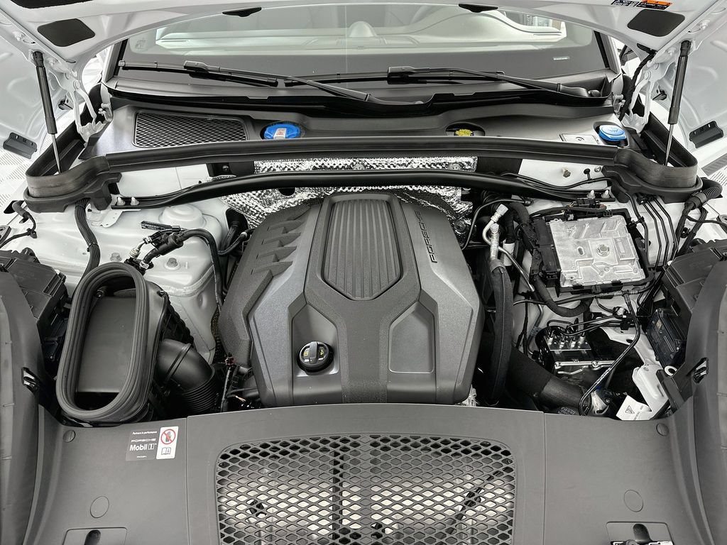 New 2026 Porsche Macan AWD/4WD image 32