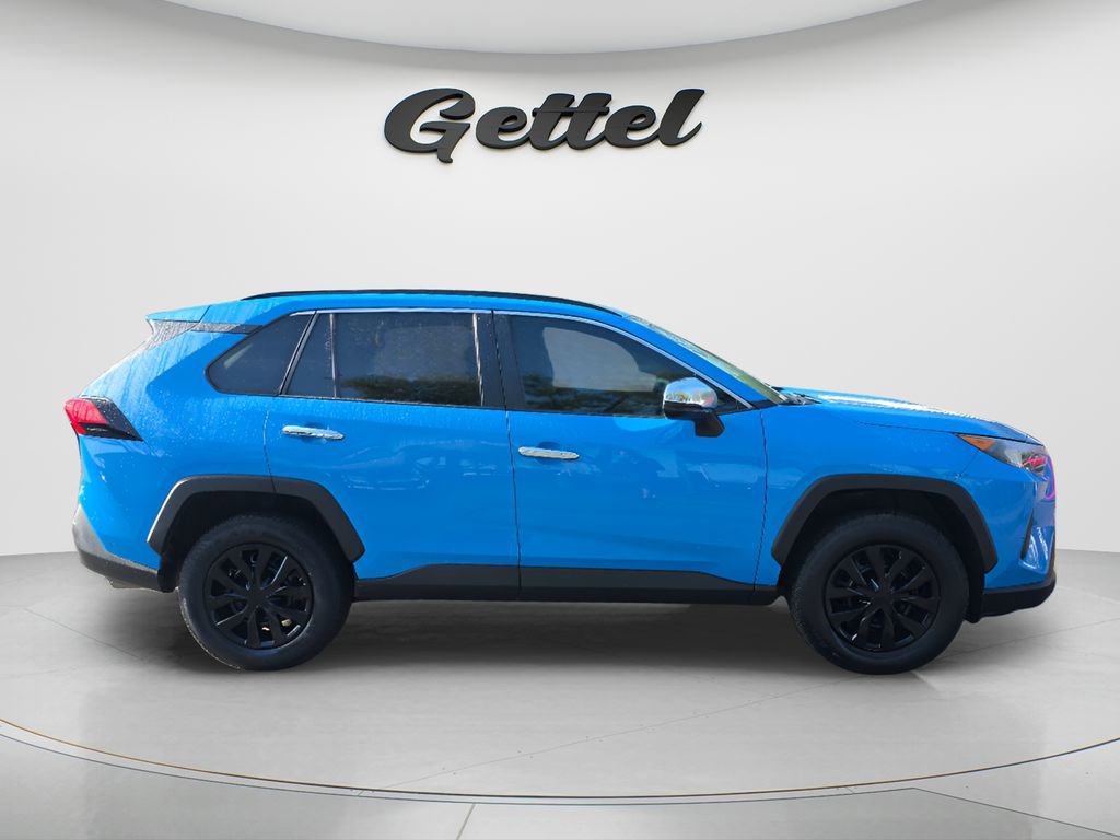 Used 2020 Toyota RAV4 LE image 11