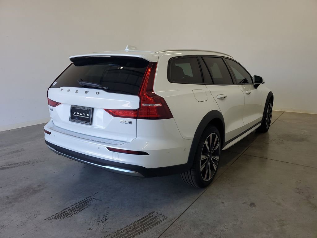 New 2025 Volvo V60 B5 Cross Country Ultra w/ Protection Package Premier image 5