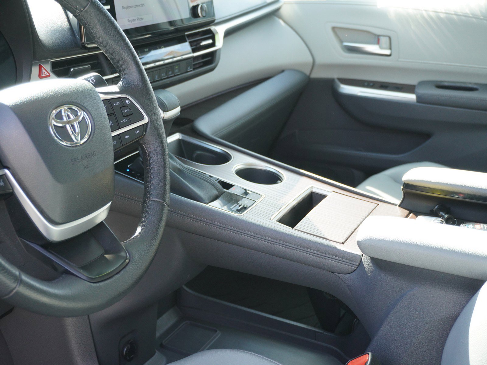 Used 2023 Toyota Sienna XLE image 25