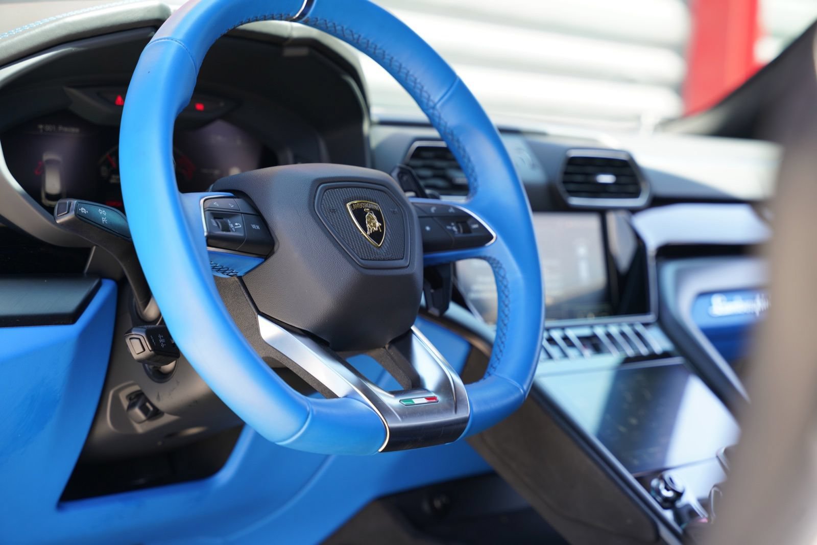 Used 2024 Lamborghini Urus S AWD/4WD image 22