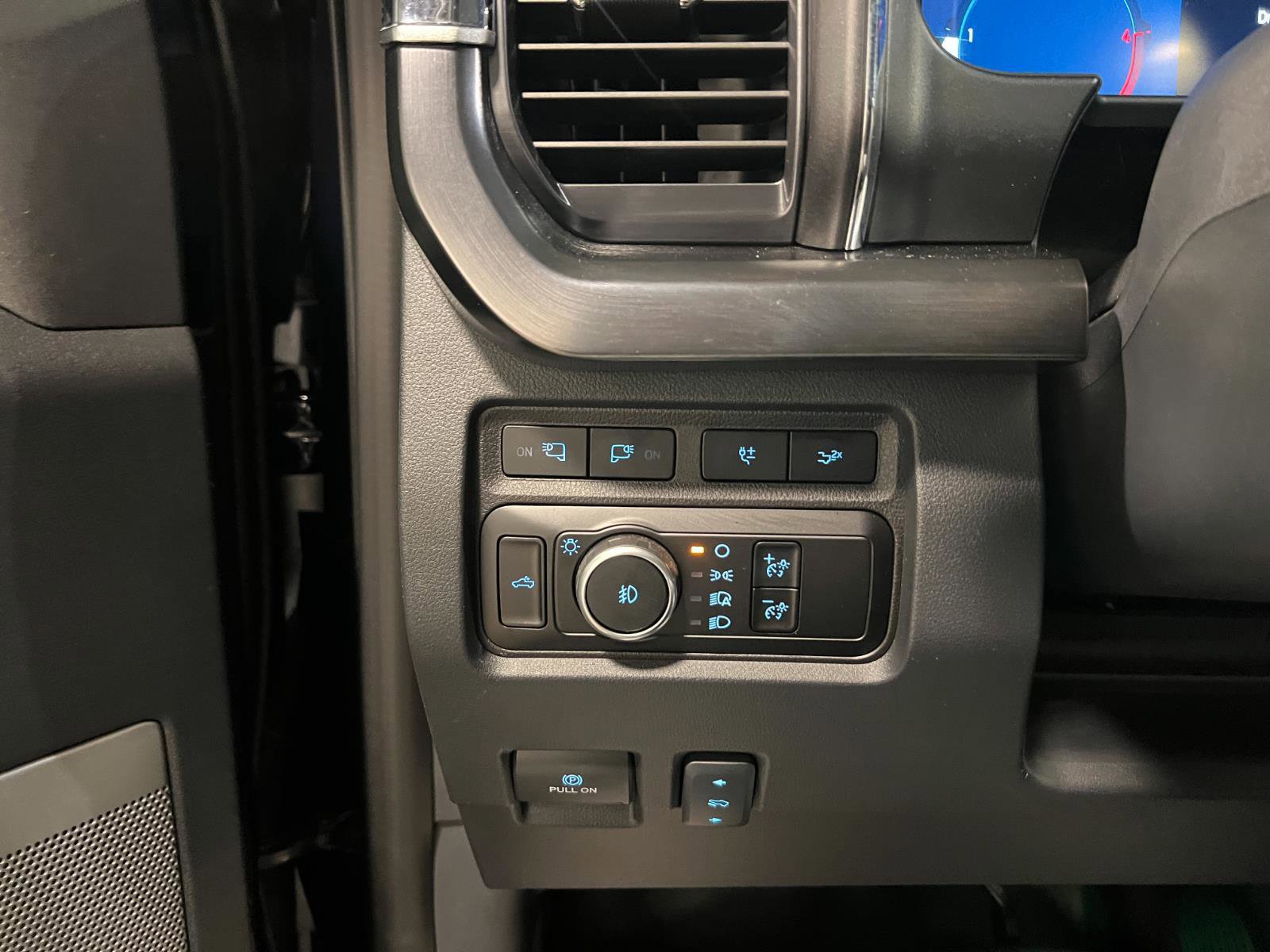 Used 2024 Ford F350 Lariat w/ Lariat Ultimate Package image 15