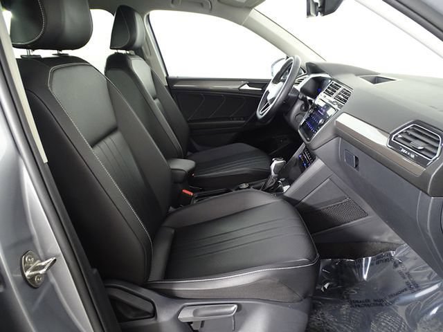 Used 2024 Volkswagen Tiguan SE AWD/4WD image 14