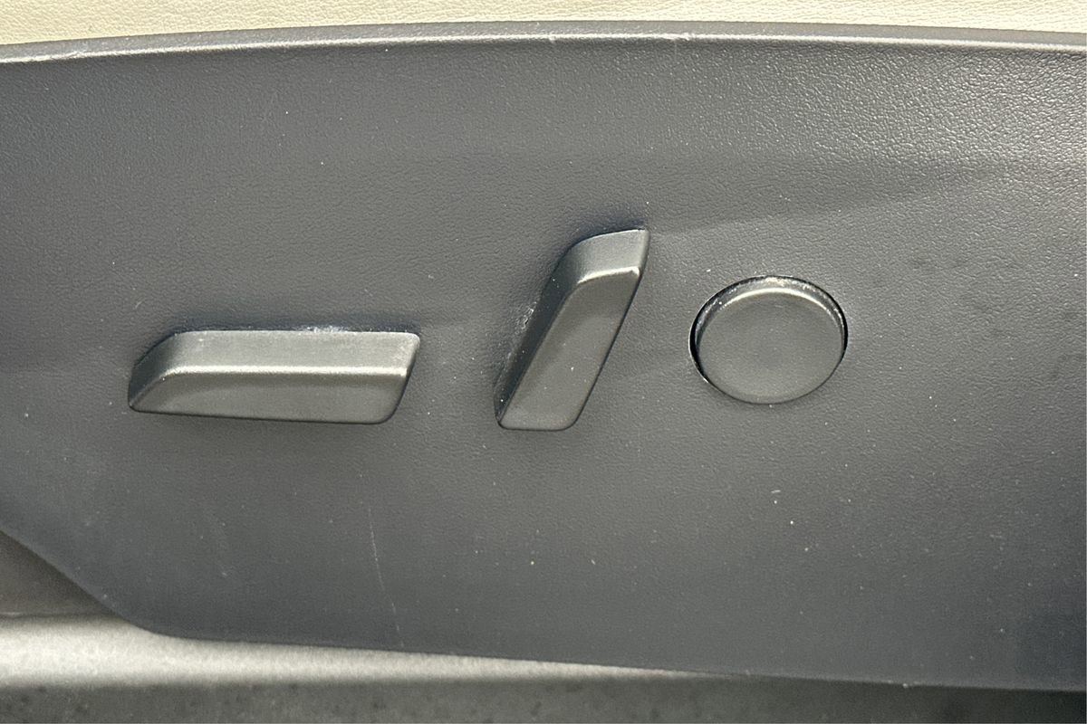 Used 2020 Tesla Model X Performance image 19